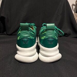 Versace chain reaction tennis shoes. Size: EUR 37. Green tropical design